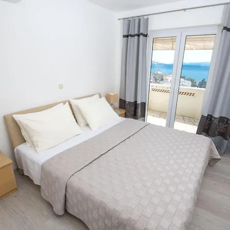 Apartament Nette In Mit Grosser Terrasse By Interhome