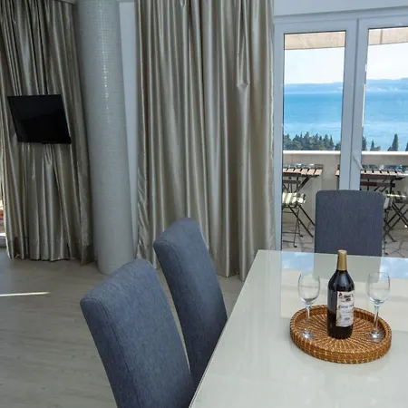 Apartament Nette In Mit Grosser Terrasse By Interhome Duće